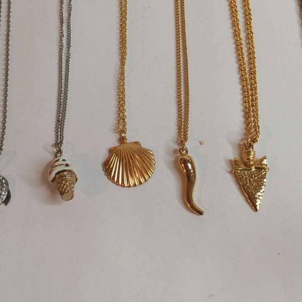 Assorted Gold and Silver Tone Necklace (Lot)